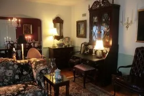 Moore House Bed and Breakfast - Image 2