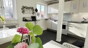 Central Large Double Room with free parking - Image 2
