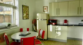 'Harbour View' on the river by Gorleston's award winning beach - Pet free! - Image 3