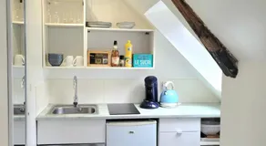 L établissement LA PLAGE A 2 PAS vous propose, 3 Appartements DEUX chambres, 1 appartement une pièce , NETFLIX, lits faits à votre arrivée, serviettes de toilette, Ménage, Wifi, en hyper centre ,Plage à 100m, BOX à Vélos, paiement 3 fois sans frais - Image 2