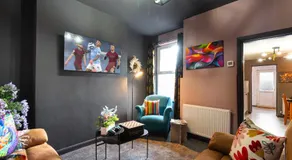 Amen 4 Bedroom Garden Street Parking 2 Bathroom - Perfect for Contractors, Groups - Image 3