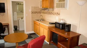 Budget Inn - Image 3