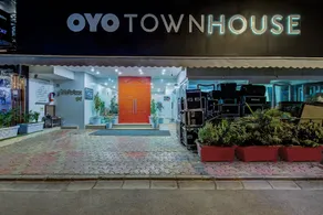 OYO Townhouse 046 Khar West Station - Image 5