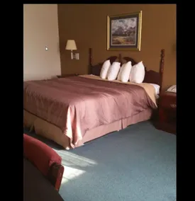 COLLINS INN & SUITES - Image 5
