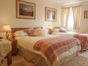 Chestnuts House Boutique B&B - Image 4