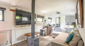 Central Cambridge Widebeam Houseboat - Image 2