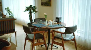 Blue Moon Hotel - Image 5