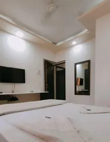 Hotel Galaxy Comforts - Near Mumbai International Airport - Image 5