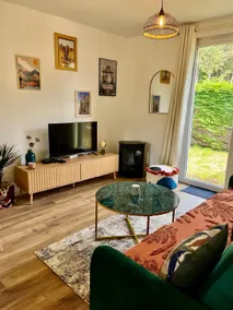 Maison Evasion Voyage parking et jardin by Art de Voyager - Image 2