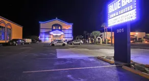 Blue Bay Inn and Suites - Image 3
