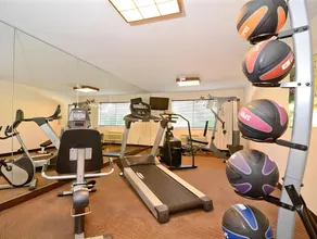 Jinhua World Trade Hotel - Image 2