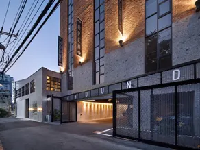 The Hound Hotel - Image 2