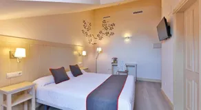 Hostal La Chata by Vivere Stays - Image 2