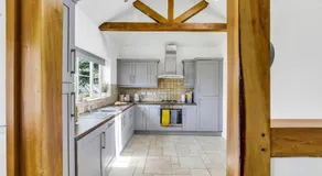 Comfortable 3-Bed Dormer Bungalow Family & Business Friendly - Image 5