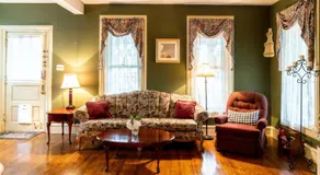CHARMING EXECUTIVE VICTORIAN MANSION w/ FREE PARKING - near Bucknell - Image 2