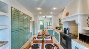 Beachfront Majestic Villa - Image 4