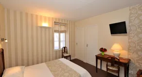 LOGIS - Hôtel Restaurant Les Tilleuls - Image 2