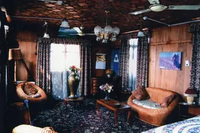 New Buckingham Palace Houseboat - Image 2