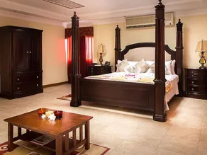 Reste En Jaunte inside The Cattleya Hotel - Image 2