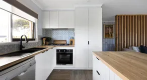 Deluxe family home near beach with views sleeps 10-12 - Image 3