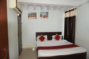 Hotel Raj Resort and Pool - Image 2