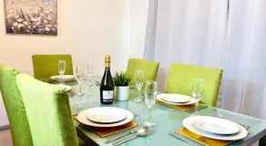 3-Bedroom spacious House, Private garden, Prime location, WiFi, Netflix - Image 5