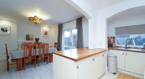Gaia Cottages 3BR Home with Parking,WIFI,Garden,EV & Desk - Image 5