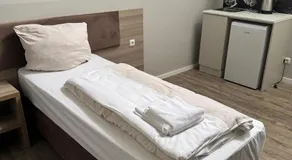 Aparthotel Emilia 24h Check-in, Free Parking and WiFi - Image 2