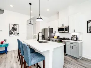 Modern getaway near downtown and airport - Image 3