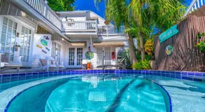 Seascape Tropical Inn - Image 2