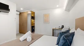 Modern Queen Studio - 6 Min Walk to Beach - Image 2