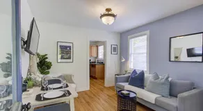 Private Gated Cottage Walk to Overton Square - Image 2
