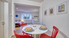 Centrally located apartment with parking space - Image 2