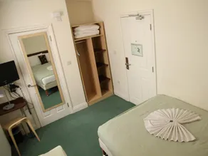 Kensington West Hotel - Image 4