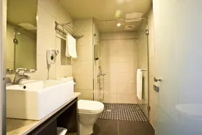 Fine Hotel - Image 5