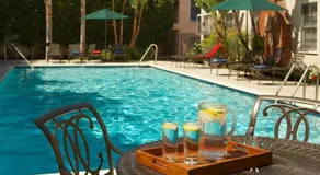 Stylish Venice Escape Near the Marina & Beachfront - Image 3