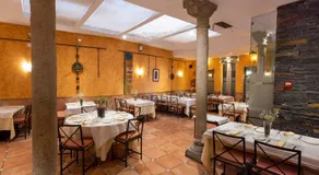 Hostal Restaurante Puerta del Alcázar - Image 5