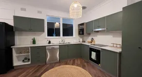 Wave & Willow Retreat- Sleeps 16 & 5 mins to beach - Image 5