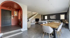 Beautiful house with a gym and sauna - Image 4