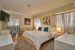 Apartment in Bella Vista Sleeps 10 - Image 2