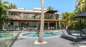 Luxe Waterfront Home - Pool, Pontoon w Deep Water Ocean Access - Image 3
