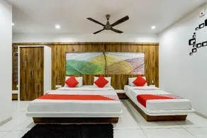 OYO 48573 Hotel Jay Bhavani - Image 1