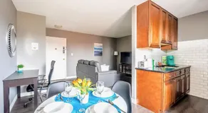 2BR Apt, Easy Access to Transit & Parkway - Glenview West - Image 3