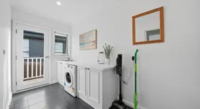 Spacious 4BR Home Near Hobart Airport Perfect for Families - Image 5