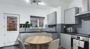 2BR Near bustling Lisburn Road - Image 3
