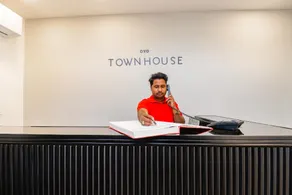 Super OYO Townhouse 325 South Tukoganj - Image 4