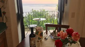 Une terrasse sur le paradis de la mer de la côte amalfitaine - Image 4