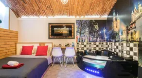UNDERGROUND Jacuzzi Rooms - Image 3