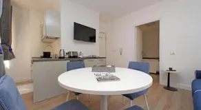 MM Luxury Apartment - Image 3