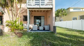 Amazing 2 Bedroom Townhouse near beach - Image 5